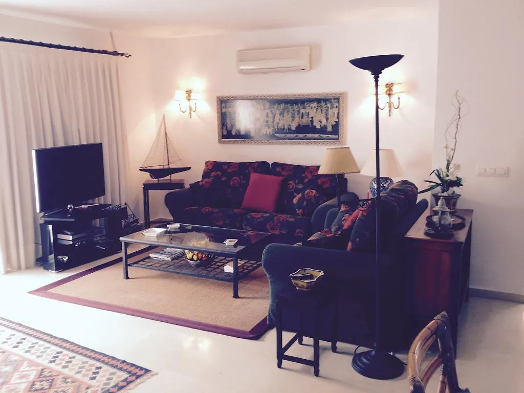 Dominion Apartments 에스테포나