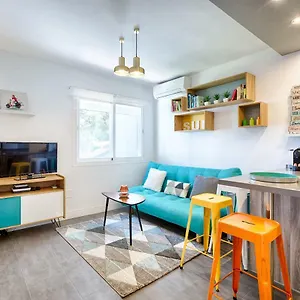 Beachside Cosy With Pool Apartamento
